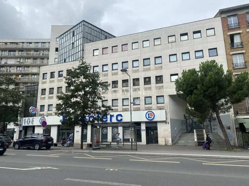 Office in Le Kremlin-Bicêtre to rent Building Photo- Image 1 of 9