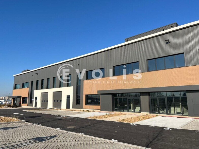 25 Route De Lyon, Saint-Priest to rent - Building Photo - Image 2 of 69