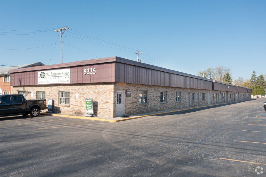 5225-5249 Secor Rd, Toledo, OH for sale - Building Photo - Image 1 of 1