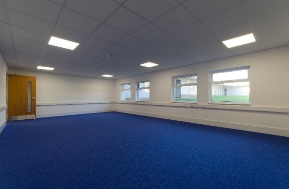 Kings Mill Ln, Redhill to rent Interior Photo- Image 1 of 2