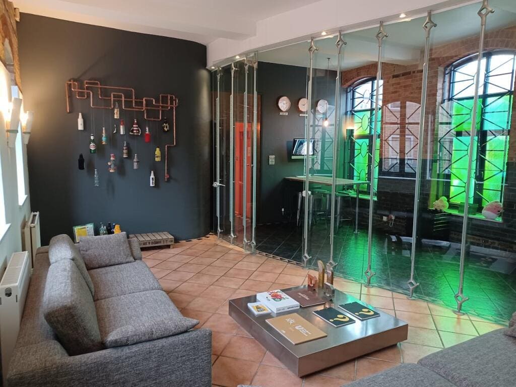 22 Russell St, Windsor to rent Interior Photo- Image 1 of 2