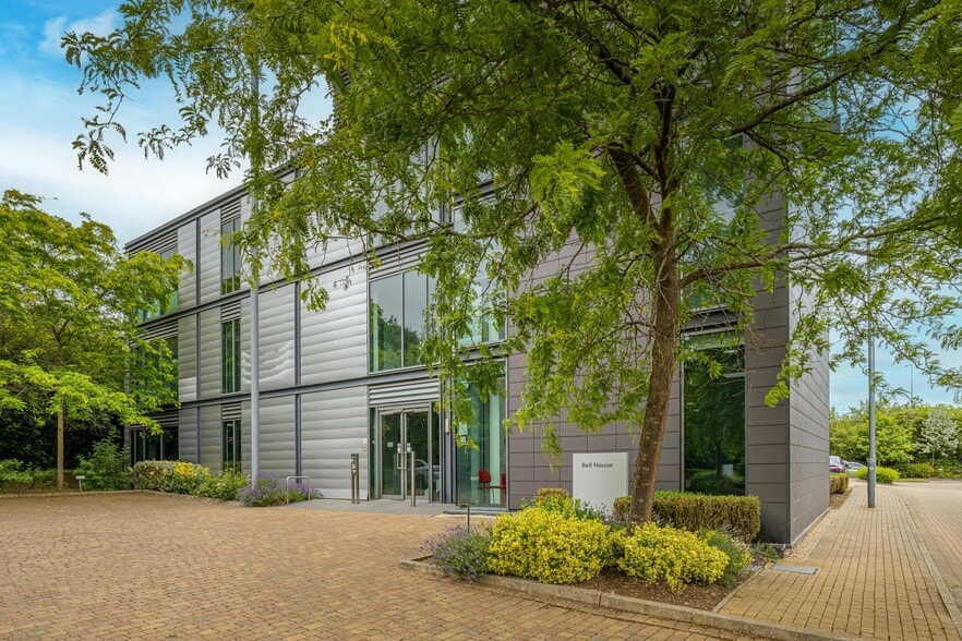 Seebeck Pl, Milton Keynes to rent - Building Photo - Image 3 of 16