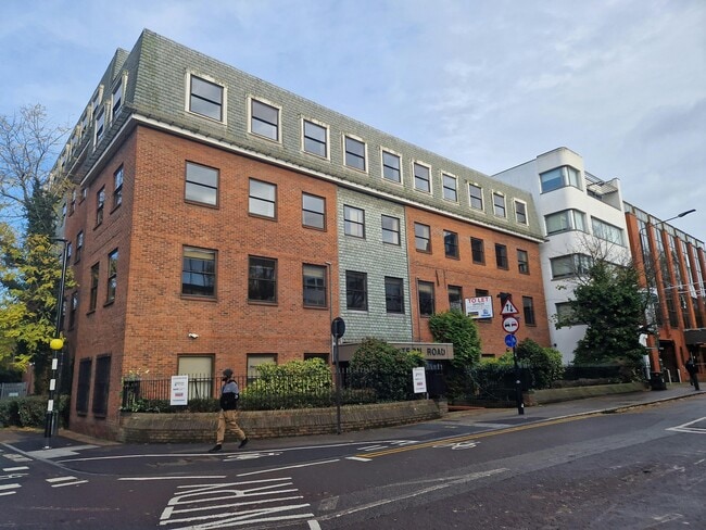More details for 3-5 Eastern Rd, Romford - Office to Rent