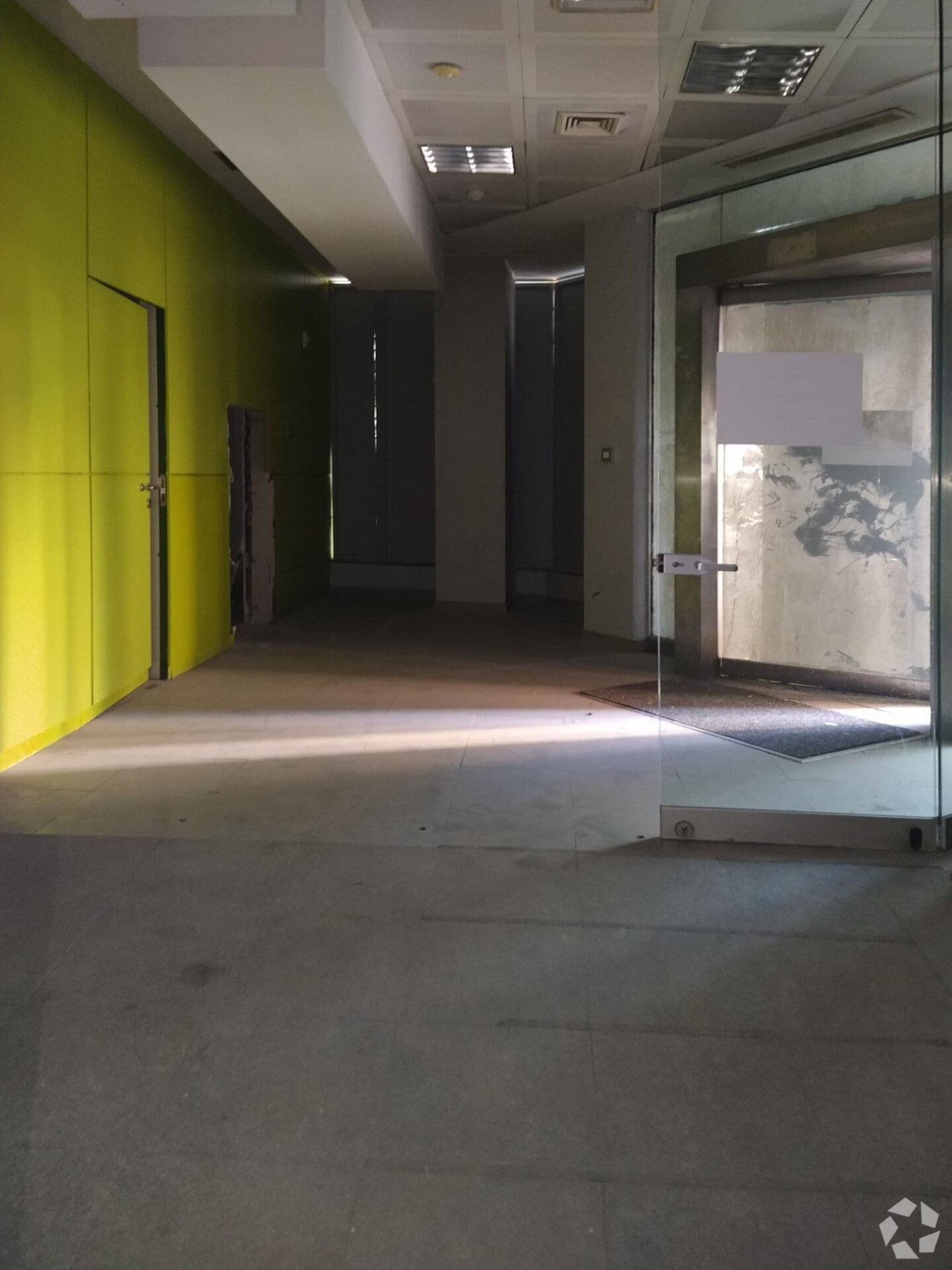 Retail in Madrid, Madrid to rent Interior Photo- Image 1 of 9