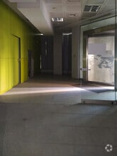 Retail in Madrid, Madrid to rent Interior Photo- Image 1 of 9