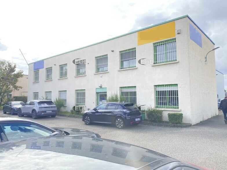 Light Industrial in Chassieu to rent - Building Photo - Image 2 of 15