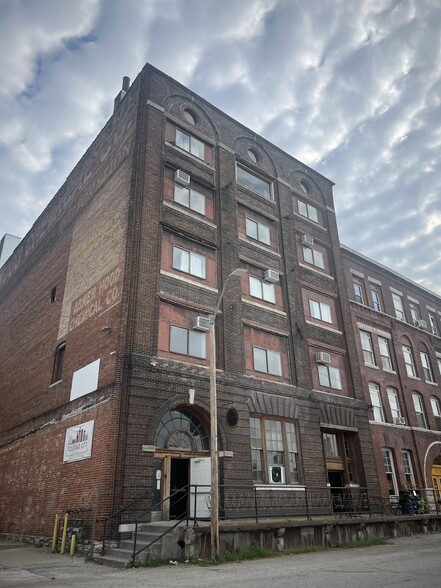 1409-1411 W 11th St, Kansas City, MO for sale - Building Photo - Image 1 of 8