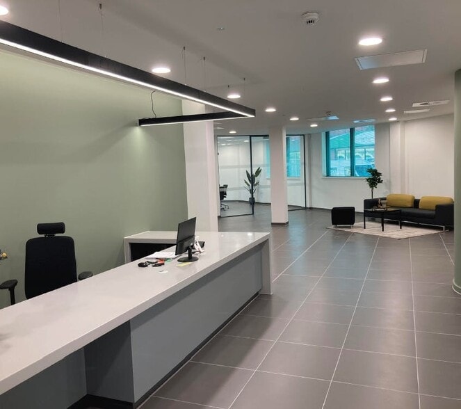 47 Penarth Rd, Cardiff to rent - Building Photo - Image 3 of 12