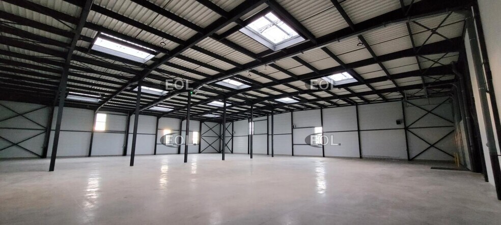 Industrial in Colombier-Saugnieu to rent - Building Photo - Image 2 of 5