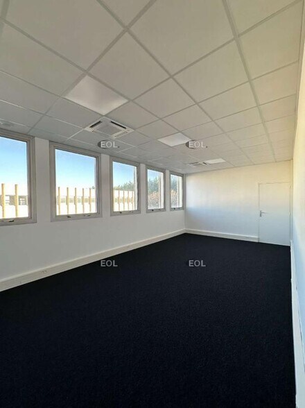 Light Industrial in Bonneuil Sur Marne to rent - Interior Photo - Image 3 of 7