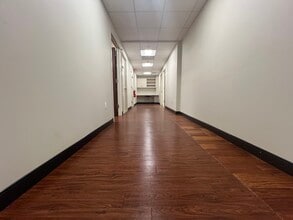 16 E 52nd St, New York, NY to rent Interior Photo- Image 1 of 11