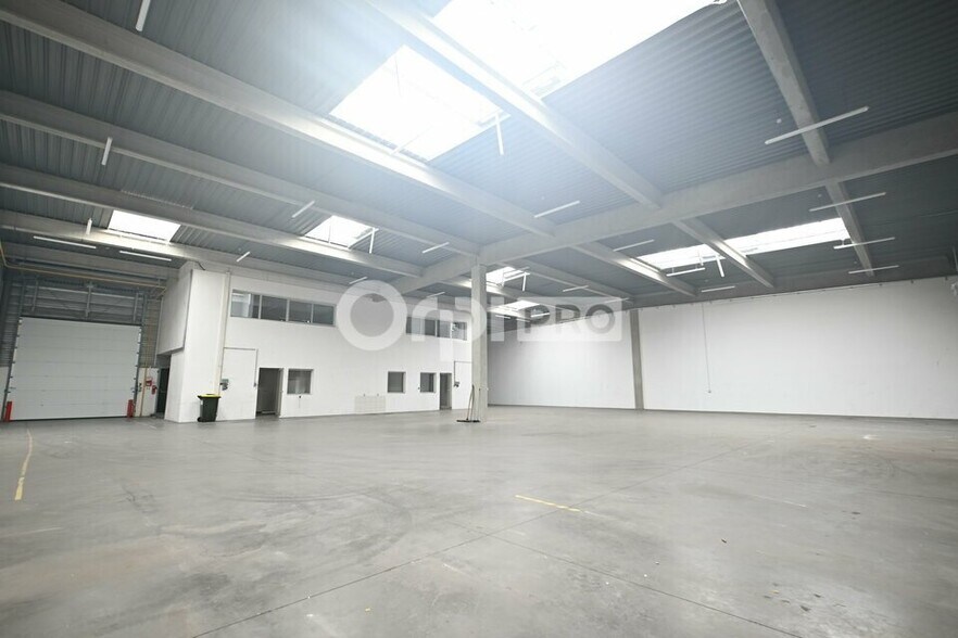 5 Rue Jacques Tati, Vaulx-en-Velin to rent - Interior Photo - Image 2 of 11