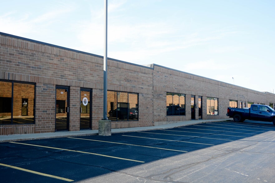 720 Industrial Dr, Cary, IL for rent - Building Photo - Image 3 of 5