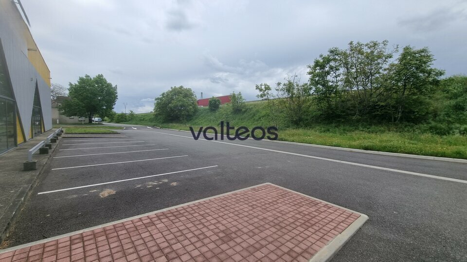 Retail in Portet-sur-Garonne to rent - Building Photo - Image 3 of 7
