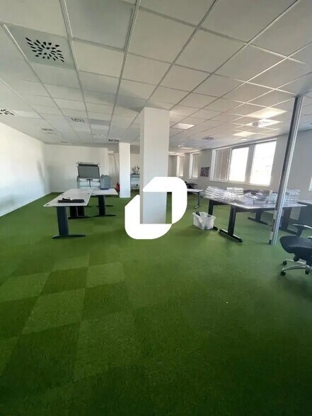 Office in Échirolles to rent - Interior Photo - Image 2 of 8