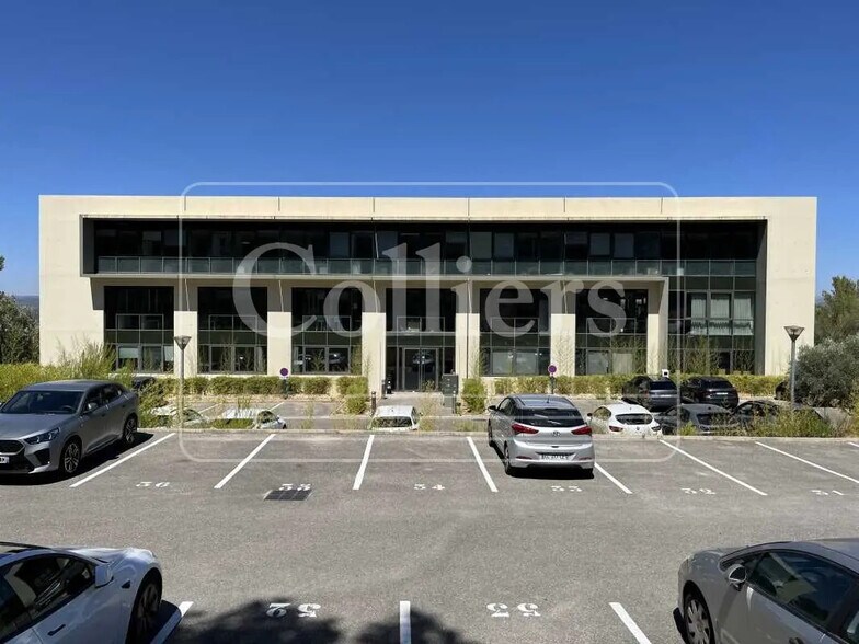 Office in Aix-en-Provence to rent - Building Photo - Image 1 of 8