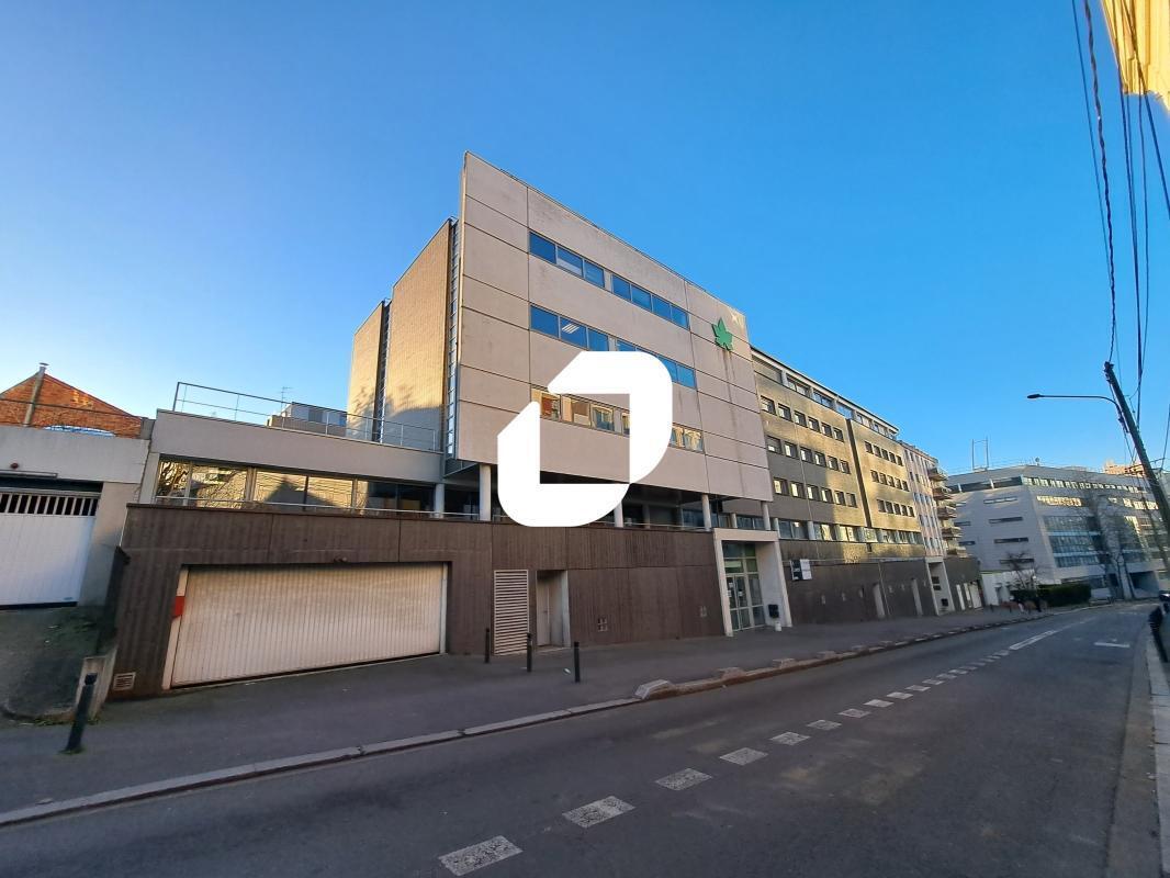 Office in Montreuil for sale Building Photo- Image 1 of 11