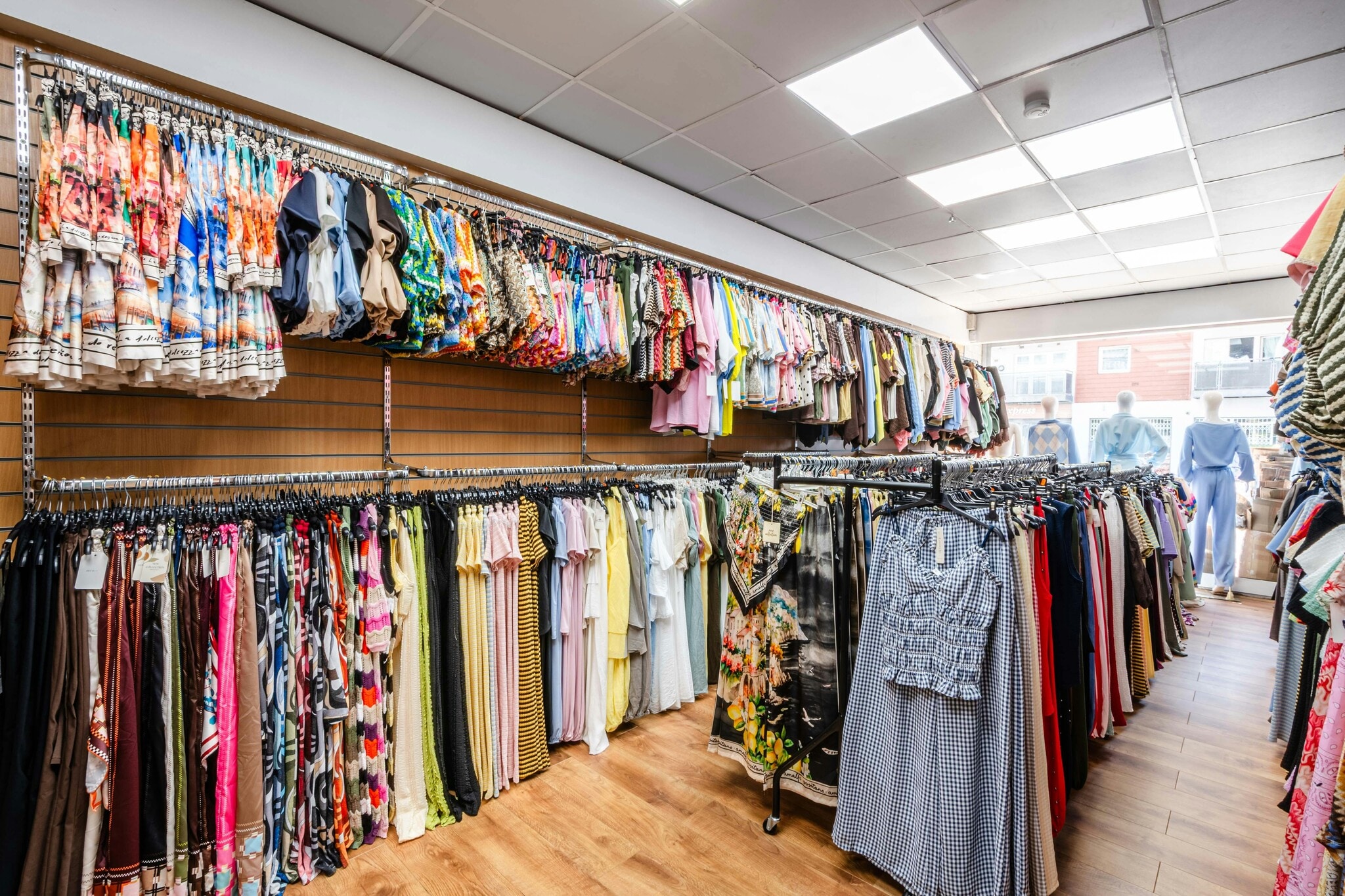 219-225 Commercial Rd, London to rent Interior Photo- Image 1 of 10