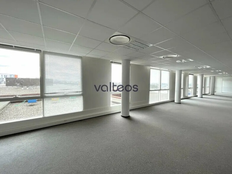 8 Rue De Vidailhan, Balma to rent - Building Photo - Image 3 of 15