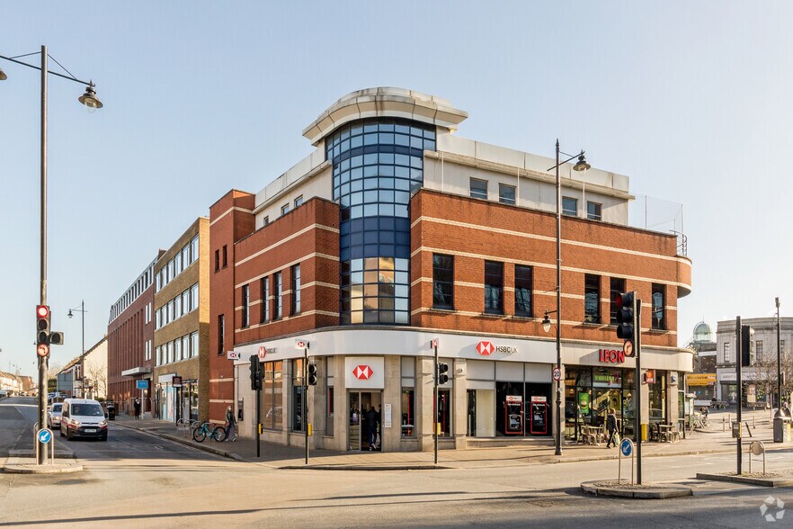 110 Wimbledon Hill Rd, London, SW19 7NS UK