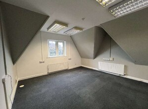 Holly Bank Ln, Huddersfield to rent Interior Photo- Image 2 of 6