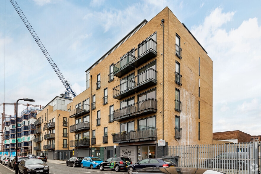 Sheep Ln, London to rent - Primary Photo - Image 1 of 10