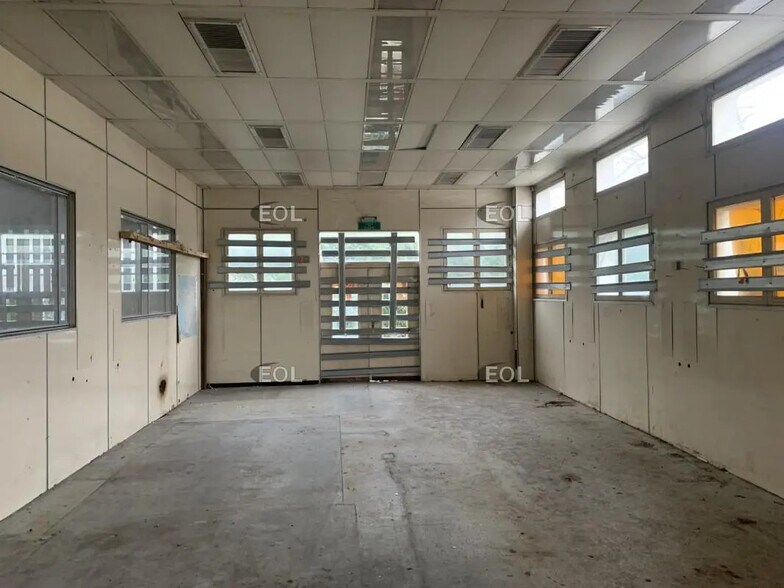 Light Industrial in Palaiseau for sale - Interior Photo - Image 3 of 4
