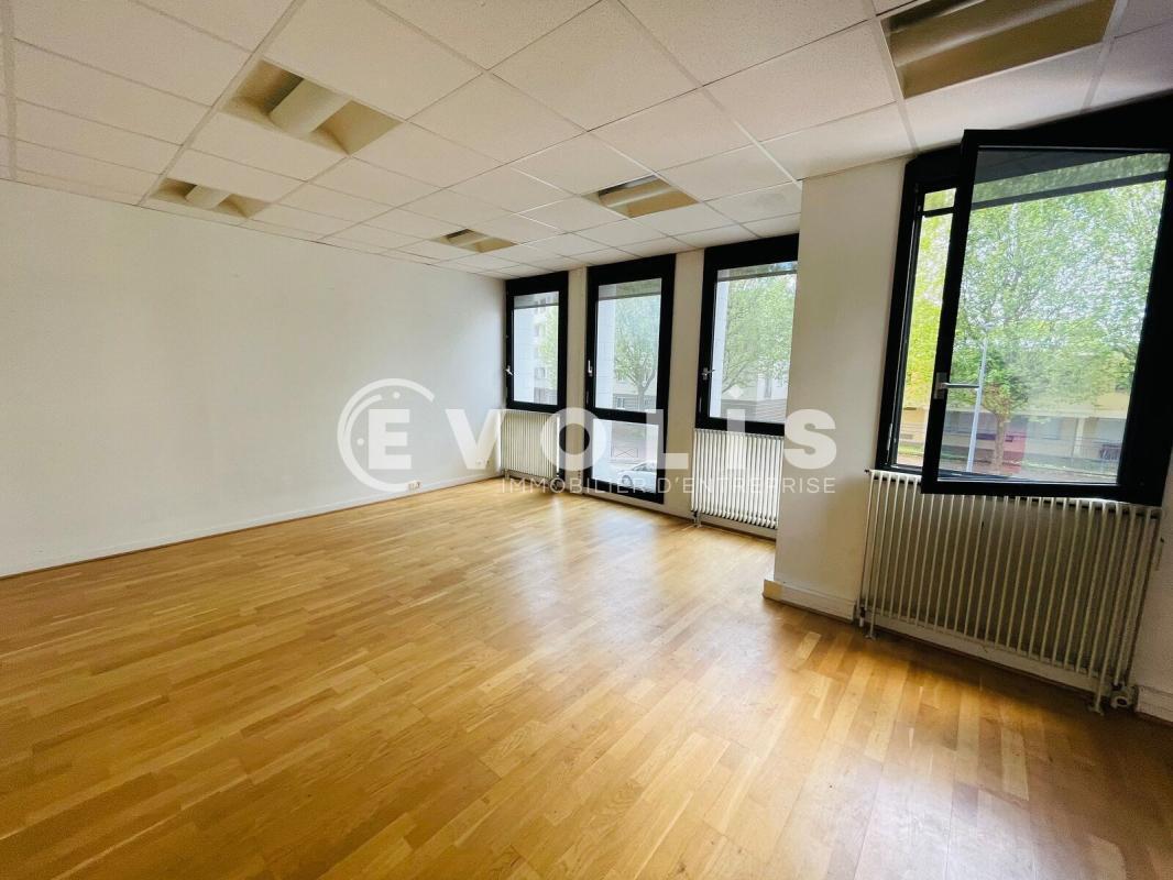 Office in Noisiel to rent Interior Photo- Image 1 of 3