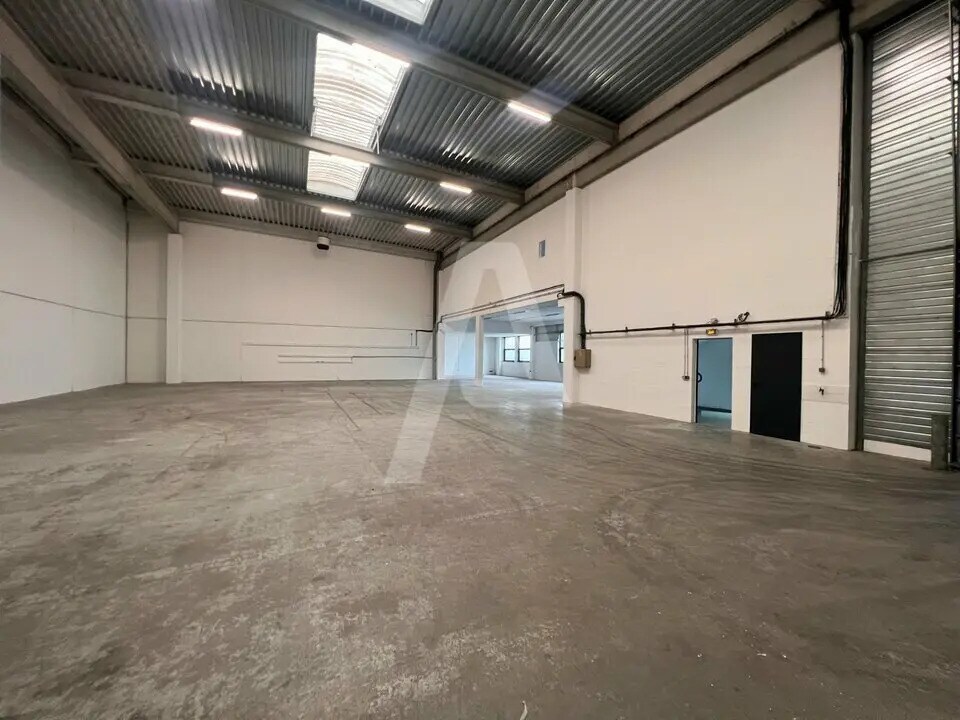 Light Industrial in Ivry-sur-Seine to rent Building Photo- Image 1 of 6