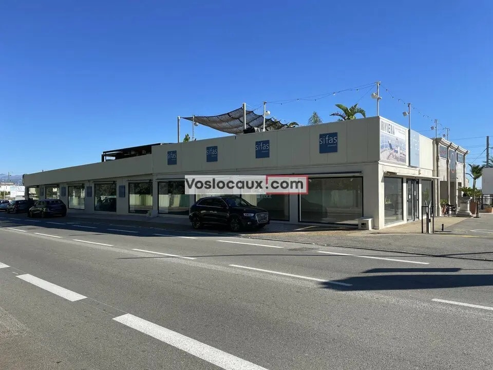 Location Commerce 670 m² - Photo 1