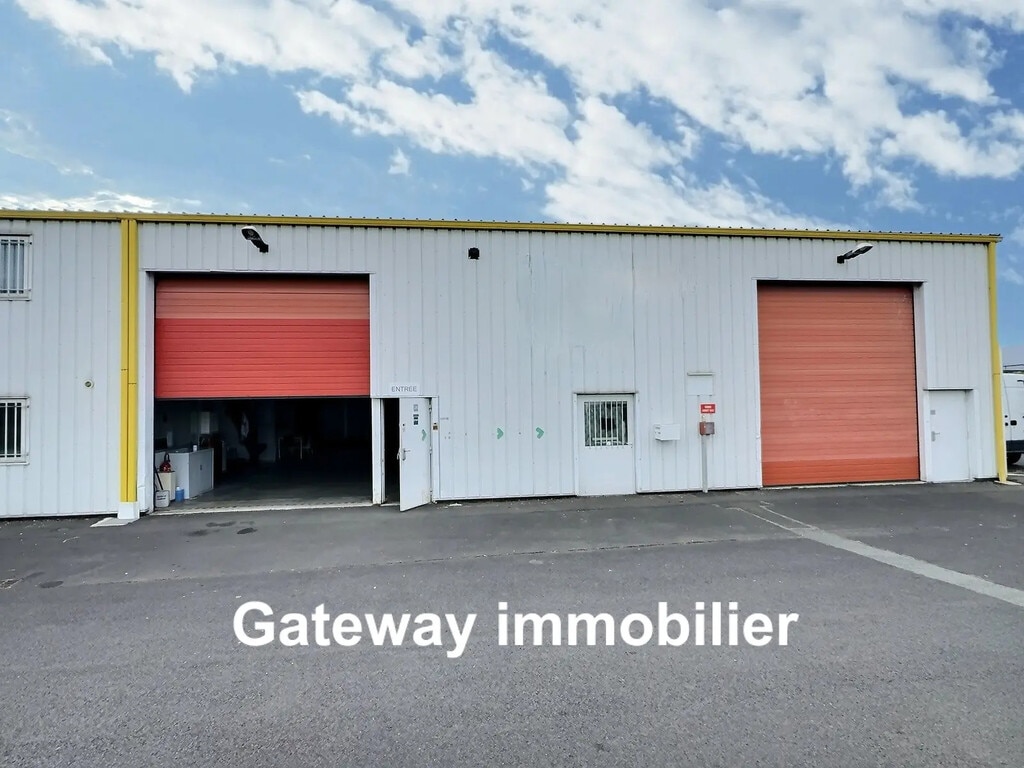 Location Entrepôt 768 m² - Photo 1