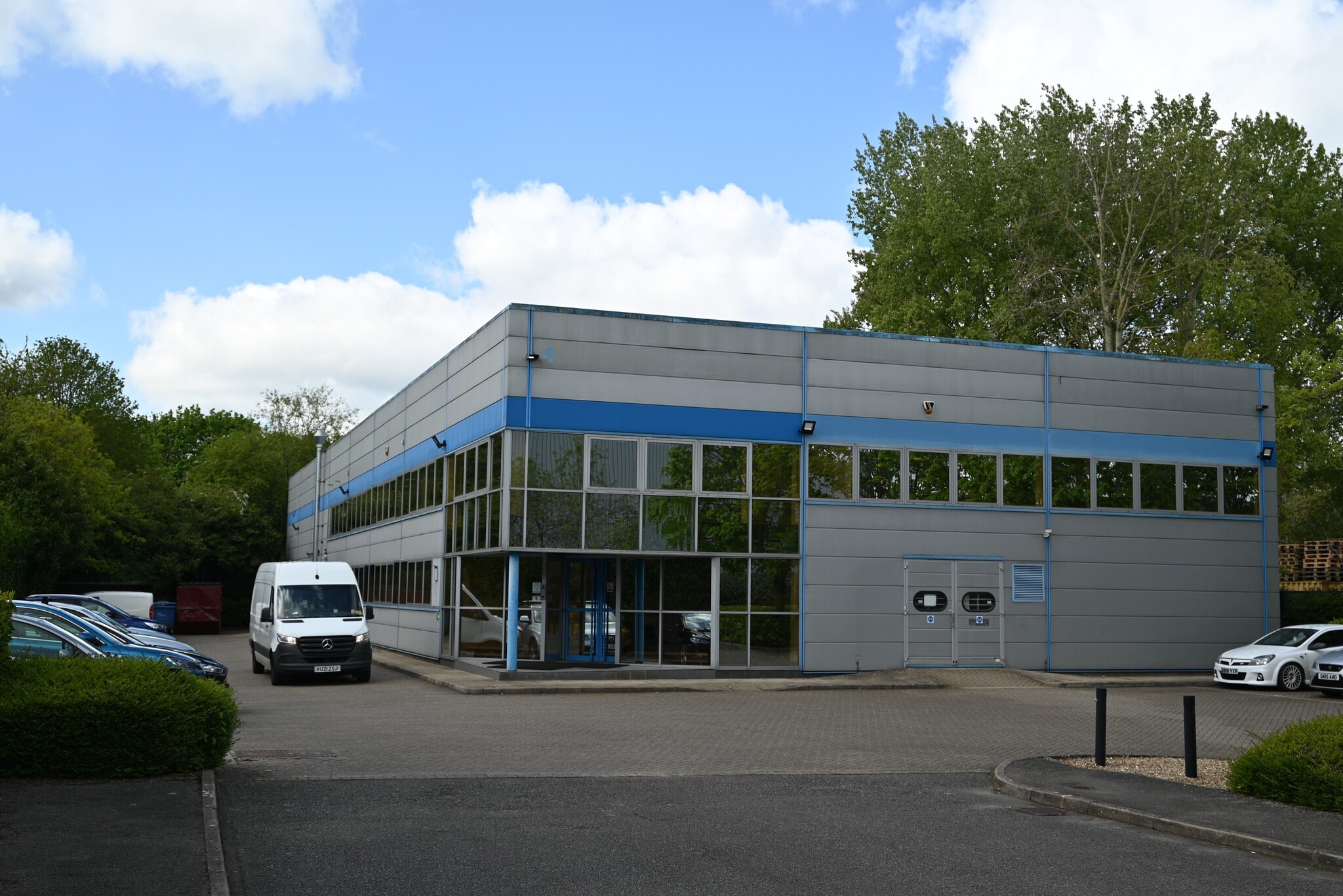 4 Tanners Dr, Milton Keynes to rent Building Photo- Image 1 of 2