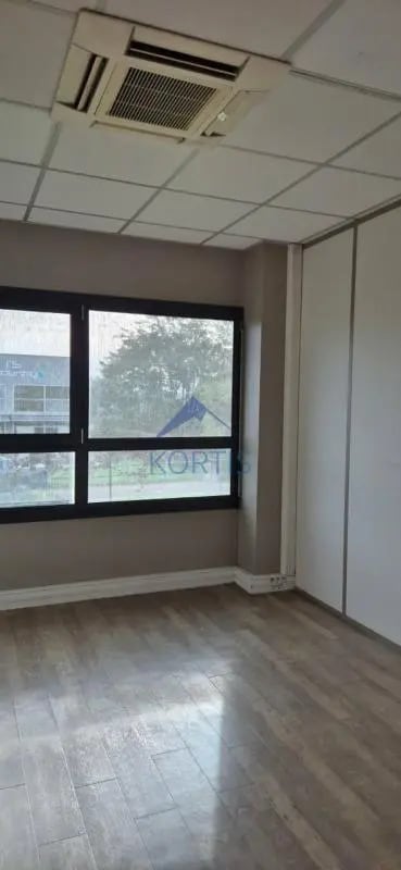 Location Bureaux 81 m² à 210 m² - Photo 1