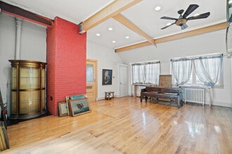 9108 Church St, Manassas, VA to rent Interior Photo- Image 1 of 16