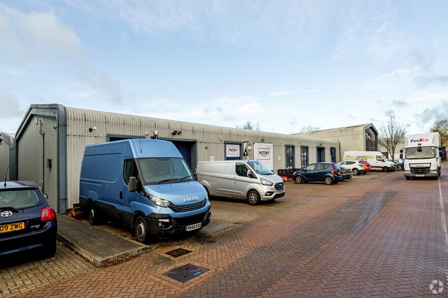 13-15 Boundary Business Court, Mitcham to rent - Building Photo - Image 2 of 4