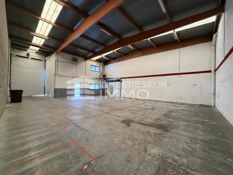 Light Industrial in Émerainville to rent Interior Photo- Image 1 of 7