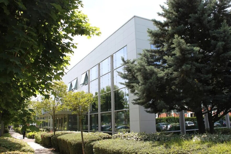 Office in Villepinte to rent - Building Photo - Image 1 of 13