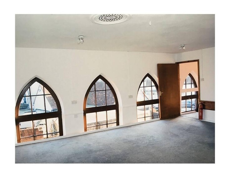 High St, Lane End to rent - Building Photo - Image 3 of 4