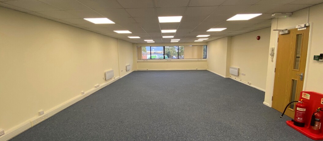 Raynesway, Derby to rent Interior Photo- Image 1 of 3