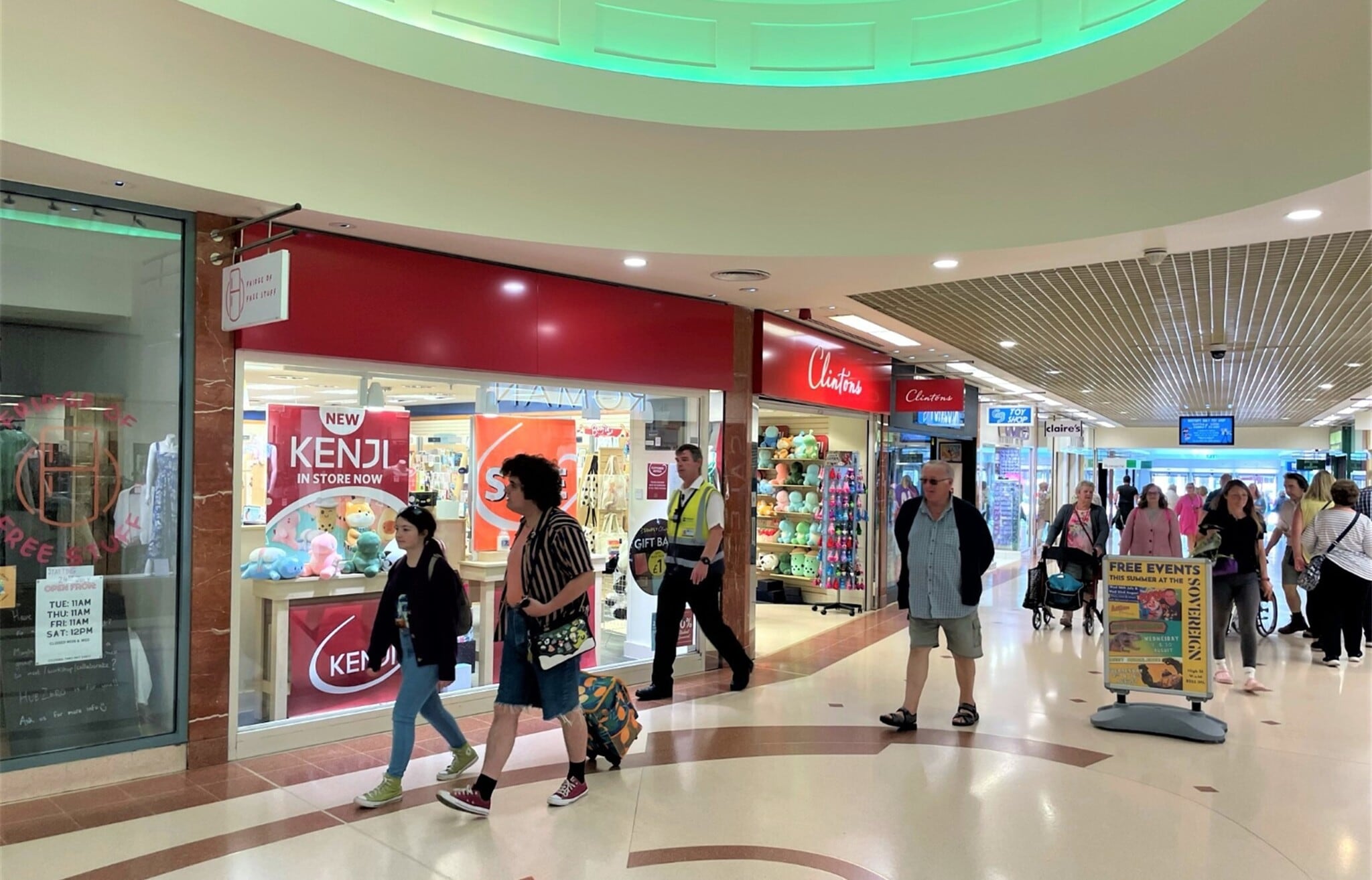 High St, Weston Super Mare to rent Building Photo- Image 1 of 17