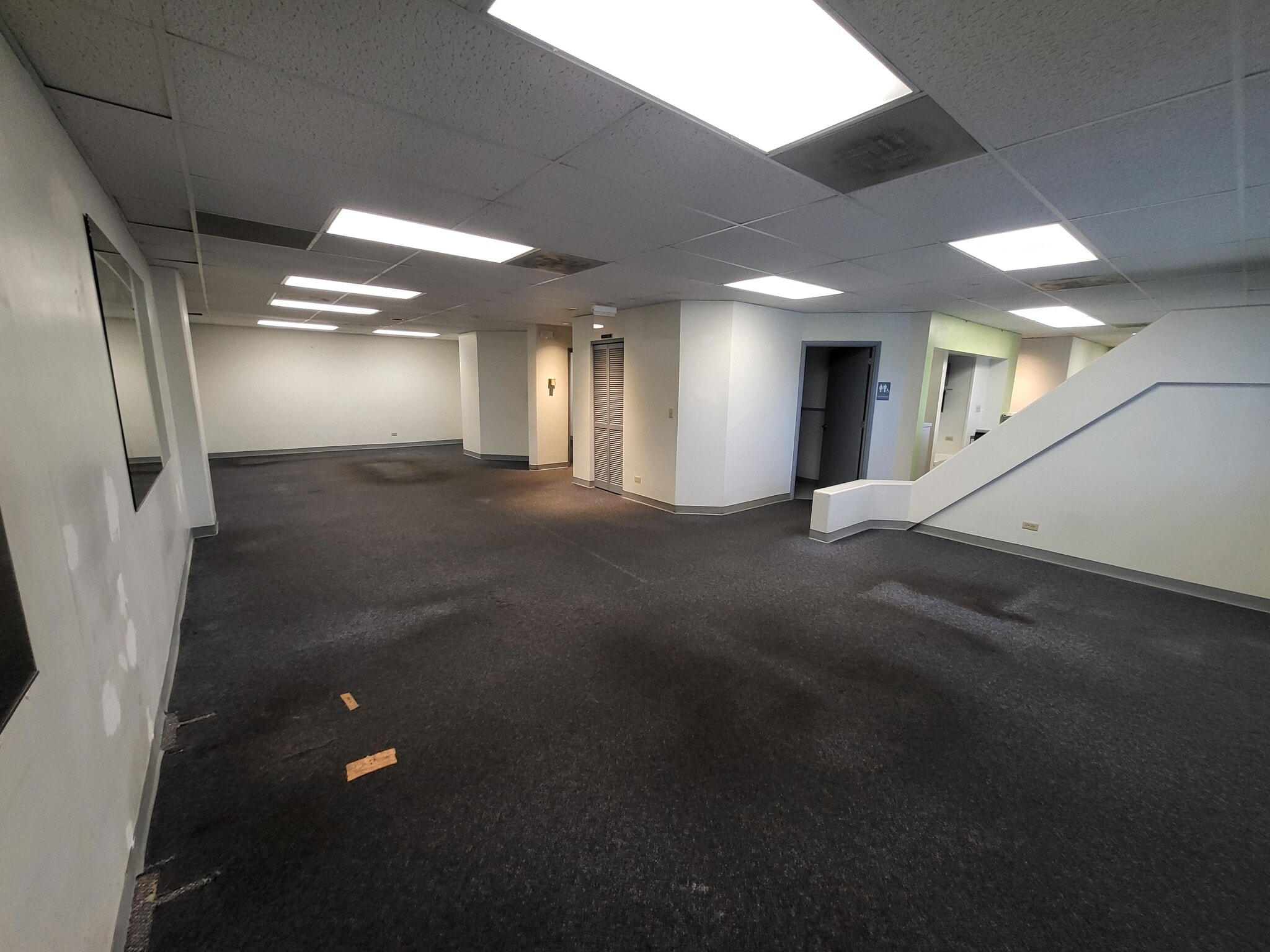 3221 Waialae Ave, Honolulu, HI to rent Interior Photo- Image 1 of 13