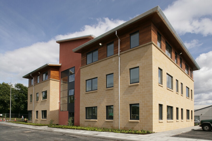 201 Dumbarton Rd, Clydebank to rent - Building Photo - Image 1 of 4