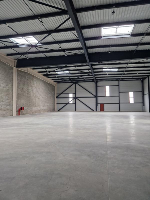 Light Industrial in SAINT-OUEN-L'AUMONE to rent Interior Photo- Image 1 of 8