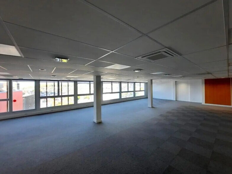 Office in Rouen to rent - Building Photo - Image 2 of 15