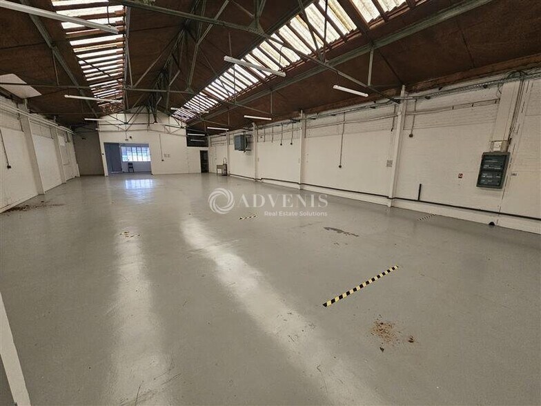 Light Industrial in Villeneuve-Saint-Georges to rent - Interior Photo - Image 3 of 6