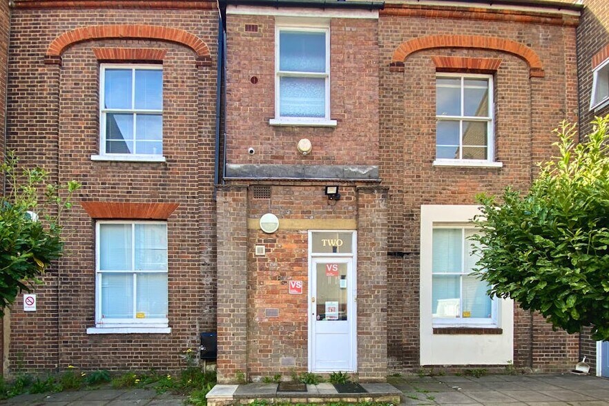 101 Park St, Luton to rent - Building Photo - Image 2 of 2