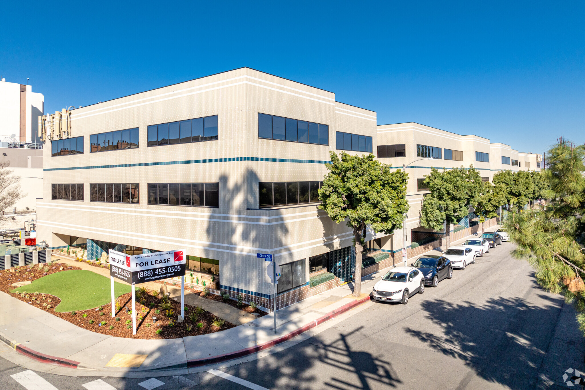 5525 Etiwanda Ave, Tarzana, CA for rent Building Photo- Image 1 of 14