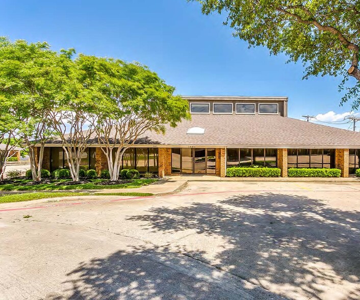 1903 Stadium Oaks Ct, Arlington, TX for rent - Building Photo - Image 1 of 8