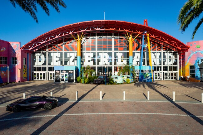 More details for 5250 International Dr, Orlando, FL - Retail to Rent