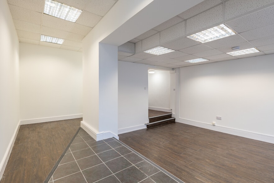 195-197 Whiteladies Rd, Bristol to rent - Building Photo - Image 3 of 9